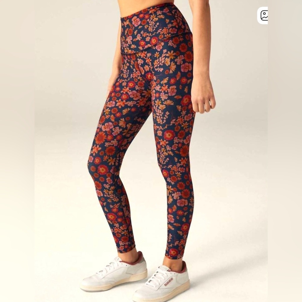BEYOND YOGA Rare softmark caught in the midi leggings in retro press floral.  XS